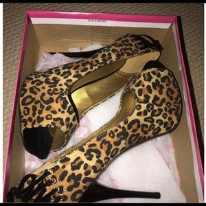 Women's Leopard peep-toe platform heels size 7!